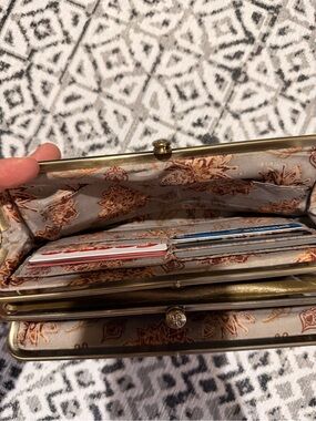 Vintage-Inspired Gold Frame Wallet Clutch - Metallic Gold